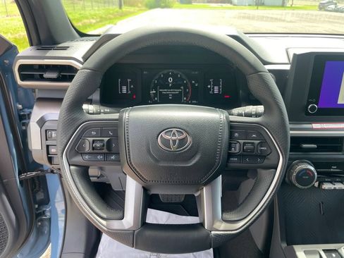 New 2026 Toyota 4Runner SR5 AWD/4WD image 25
