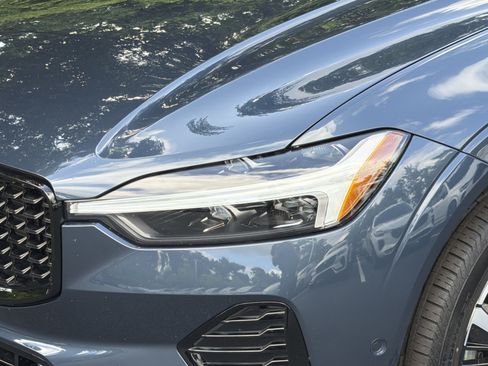 Certified 2024 Volvo XC60 B5 Plus AWD/4WD image 6