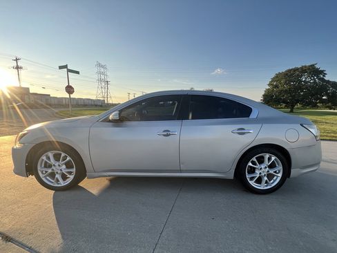 Used 2014 Nissan Maxima 3.5 SV image 2