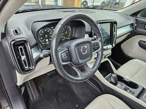 Used 2019 Volvo XC40 T5 Momentum AWD/4WD image 18