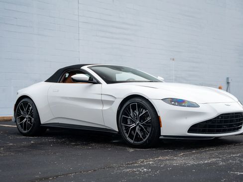 Used 2021 Aston Martin V8 Vantage Roadster image 8