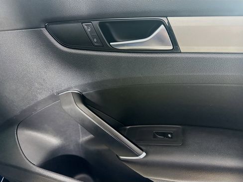 Used 2020 Volkswagen Passat 2.0T SE w/ Sunroof Package image 31