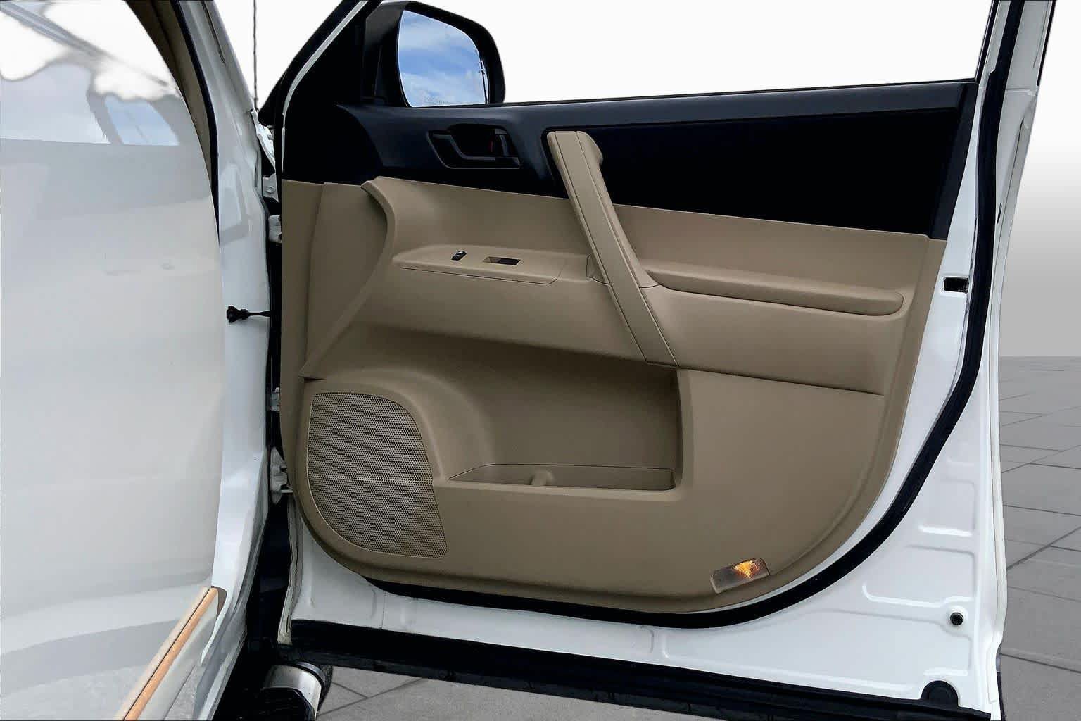 Used 2012 Toyota Highlander FWD image 22