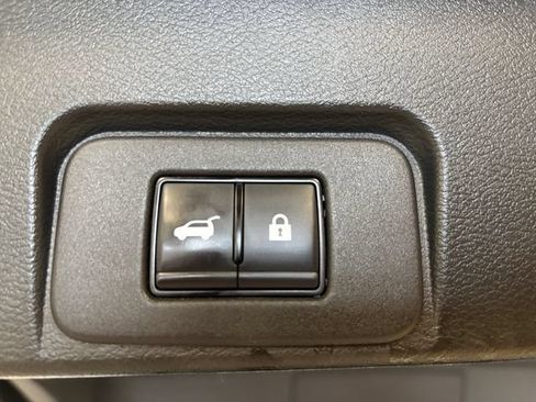 Used 2024 Nissan Rogue SV w/ SV Premium Package AWD/4WD image 26