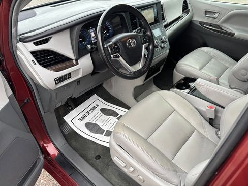Used 2016 Toyota Sienna image 11