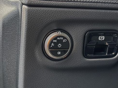 New 2026 Mercedes-Benz EQE 320 4MATIC SUV image 38