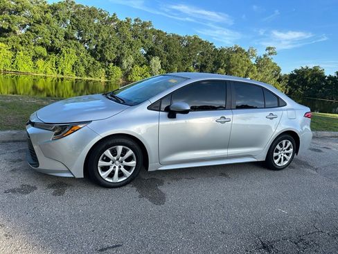 Certified 2025 Toyota Corolla LE FWD image 2