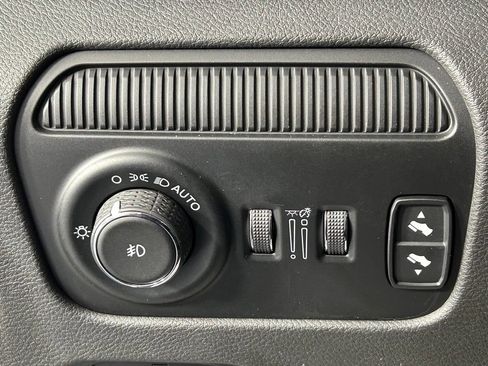 Used 2022 Jeep Wagoneer Series III w/ Rear Seat Video Group 1 AWD/4WD image 34