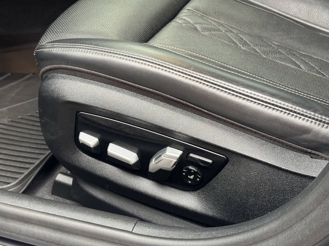 Used 2020 BMW M550i xDrive AWD/4WD image 18