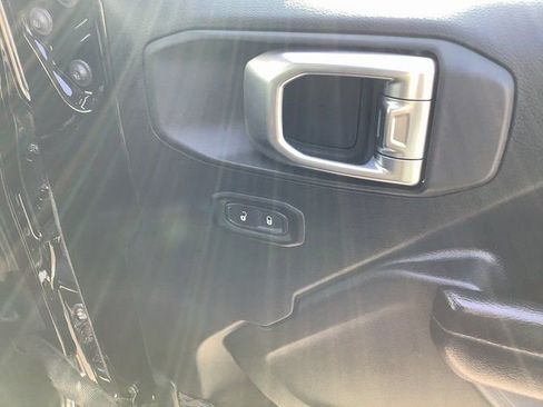 Used 2018 Jeep Wrangler Unlimited Sport S image 38