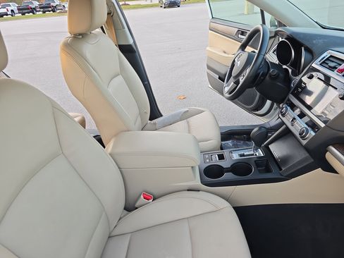 Used 2017 Subaru Outback 2.5i Limited w/ Popular Package #5 image 10