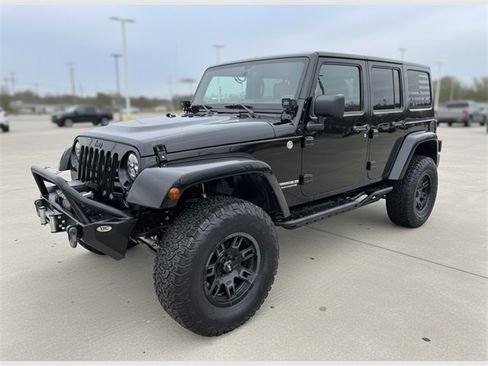 Used 2012 Jeep Wrangler Unlimited Sahara image 2