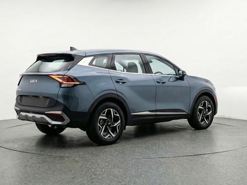 Used 2025 Kia Sportage LX image 9