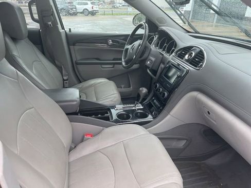 Used 2017 Buick Enclave Leather FWD image 4