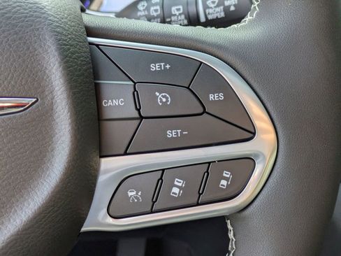New 2026 Chrysler Pacifica Limited FWD image 19