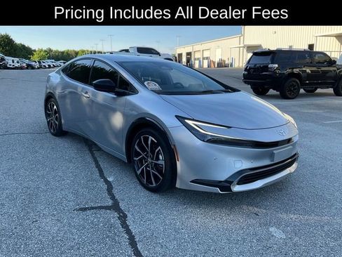 Used 2025 Toyota Prius Plug-In Hybrid FWD image 3