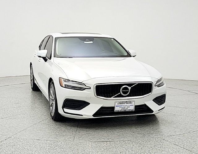 Used 2020 Volvo S60 T5 Momentum FWD image 2