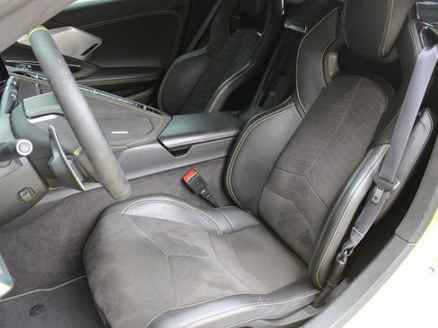 Used 2022 Chevrolet Corvette Stingray Premium Cpe w/ Z51 Performance Package RWD image 19