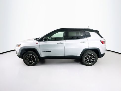 Used 2025 Jeep Compass Trailhawk AWD/4WD image 4