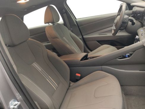Used 2025 Hyundai Elantra SEL FWD image 21