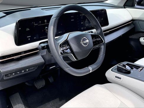 Used 2024 Nissan Ariya AWD image 17