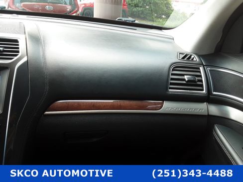 Used 2019 Ford Explorer Platinum image 24
