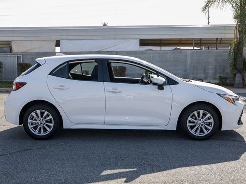 Used 2025 Toyota Corolla SE FWD image 3