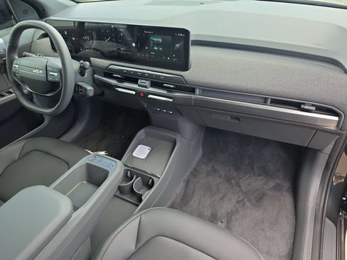 New 2027 Kia EV3 Wind FWD image 10