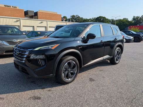 Used 2024 Nissan Rogue SV AWD/4WD image 7