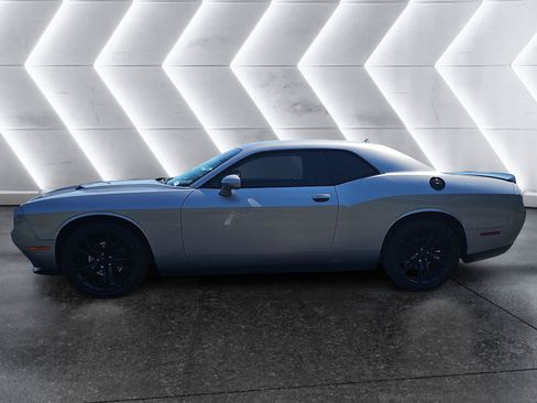 Used 2016 Dodge Challenger SXT w/ Blacktop Package RWD image 4