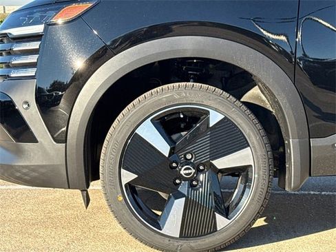 New 2026 Nissan Kicks SR w/ Cold Weather Package image 6