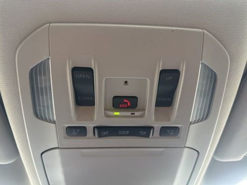 Used 2025 Toyota Highlander XLE image 37