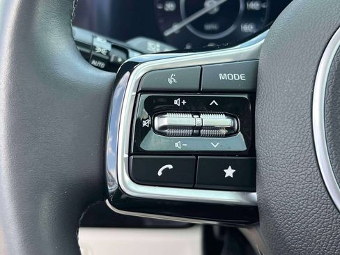 Certified 2024 Kia Carnival SX Prestige FWD image 22