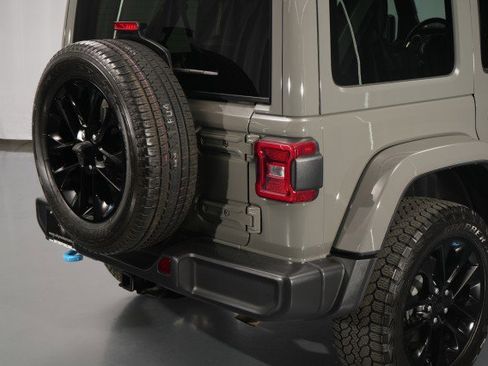 Used 2022 Jeep Wrangler Unlimited Sahara w/ Cold Weather Group AWD/4WD image 12