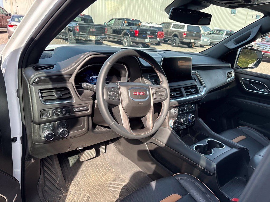 Used 2024 GMC Yukon XL AT4 w/ AT4 Premium Package AWD/4WD image 6