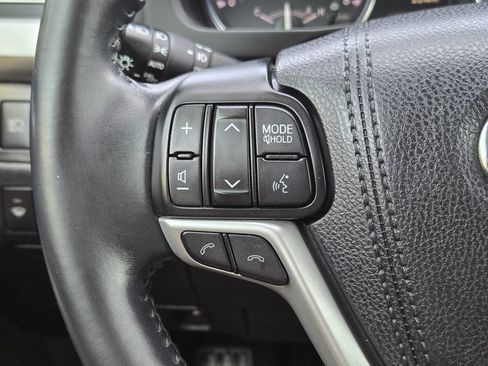 Used 2017 Toyota Highlander XLE FWD image 28