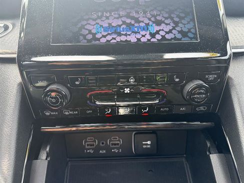 Used 2023 Jeep Grand Cherokee Altitude AWD/4WD image 39