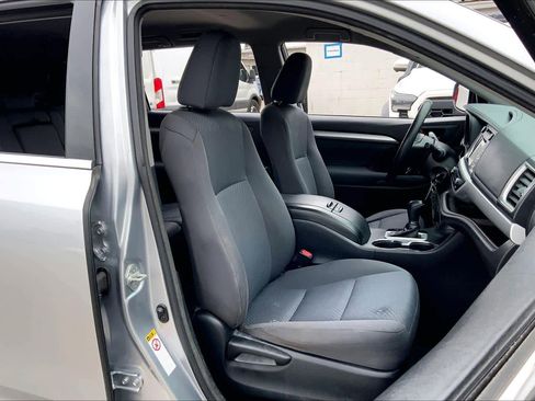 Used 2015 Toyota Highlander LE image 9