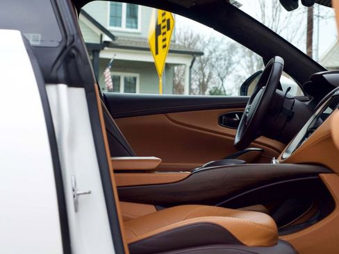 Used 2022 Aston Martin DBX image 41