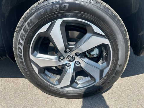 Used 2025 Toyota RAV4 SE AWD/4WD image 32