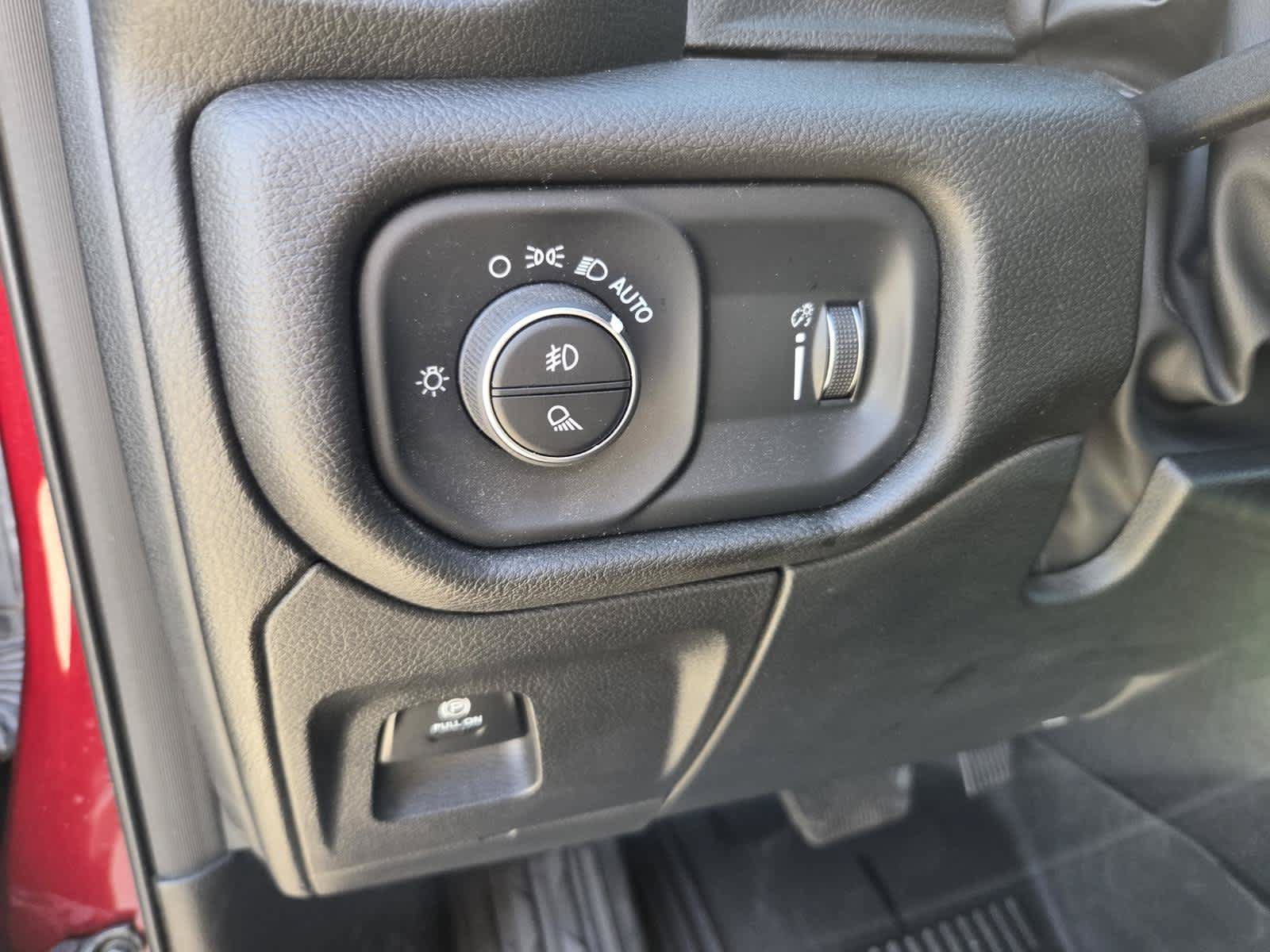 Used 2025 RAM 1500 Warlock AWD/4WD image 17