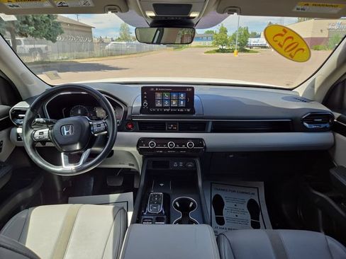 Used 2025 Honda Pilot EX-L image 4