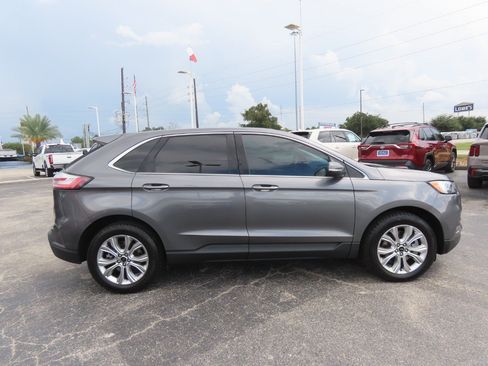 Used 2023 Ford Edge Titanium AWD/4WD image 10