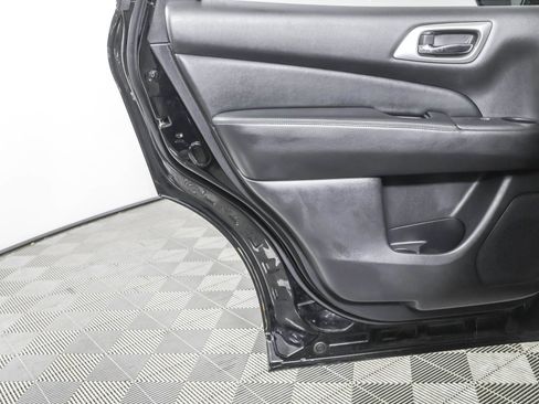 Used 2019 Nissan Pathfinder SL image 44