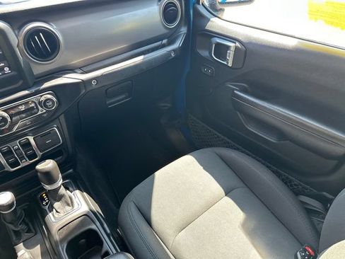 Used 2021 Jeep Gladiator Sport AWD/4WD image 19