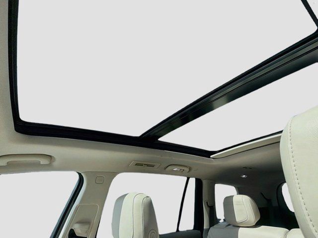 Certified 2025 Cadillac XT6 Premium Luxury w/ Technology Package AWD/4WD image 23