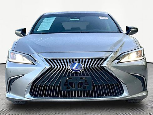 Used 2021 Lexus ES 300h w/ ES 300h Ultra Luxury Package FWD image 2