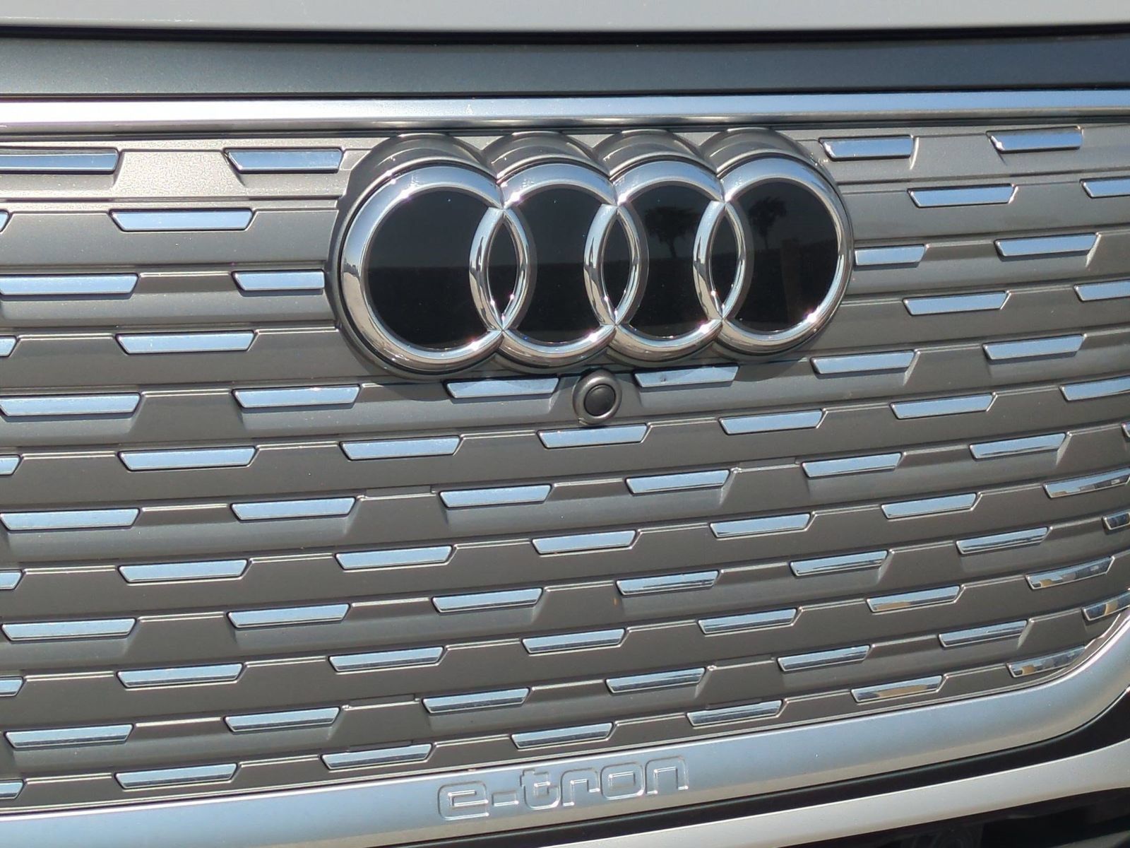 Used 2023 Audi Q4 e-tron Premium w/ Convenience Package AWD/4WD image 25