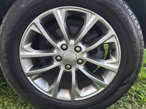 Used 2019 Jeep Cherokee Latitude Plus FWD image 34
