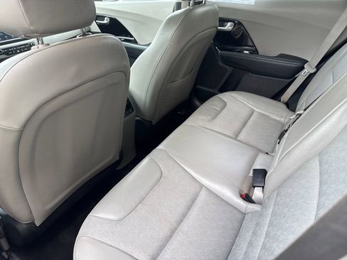 Used 2018 Kia Niro EX image 11